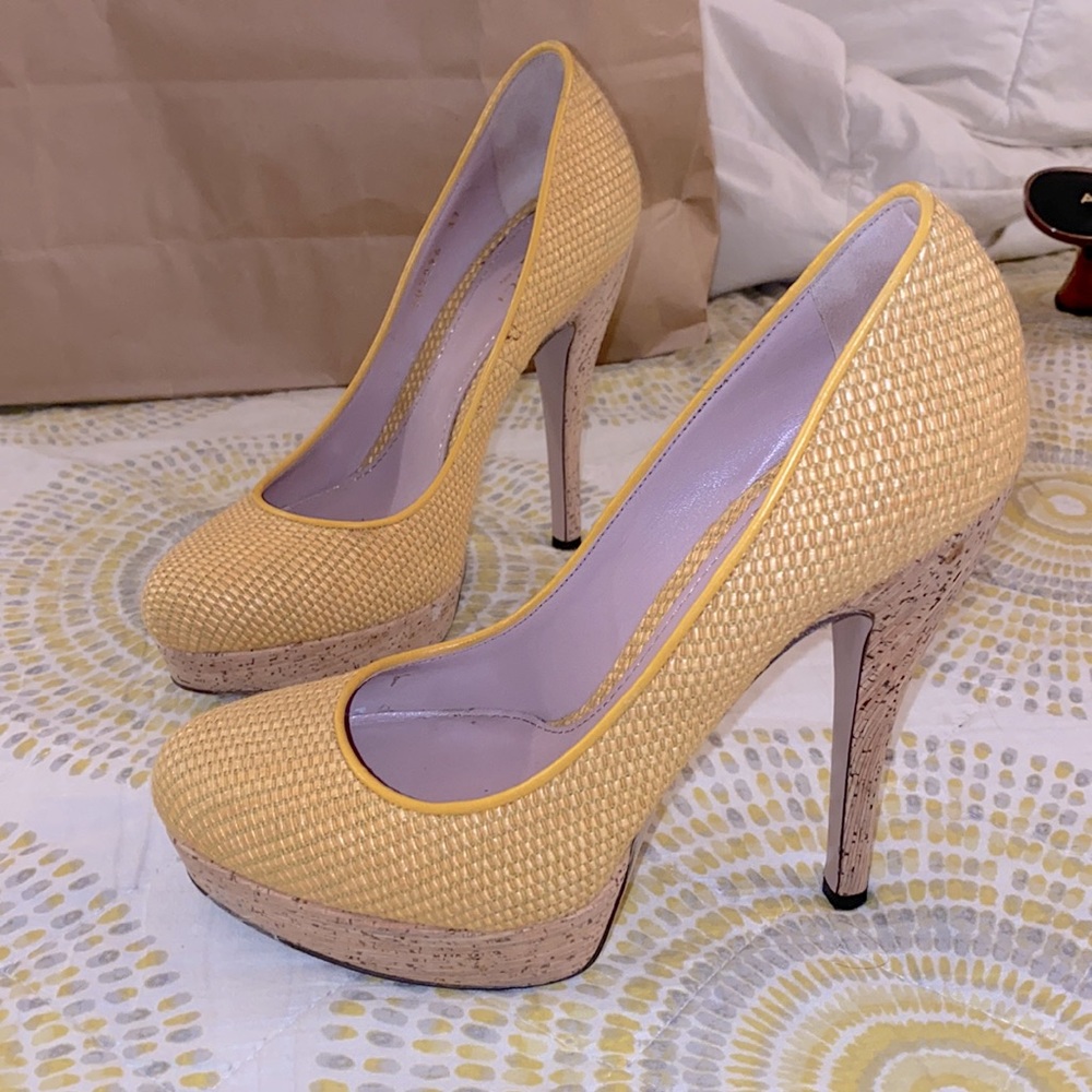 GUCCI 💛 Yellow Bumblebee Heels Vintage Pinup Woven Cork Pumps Summer Stilettos